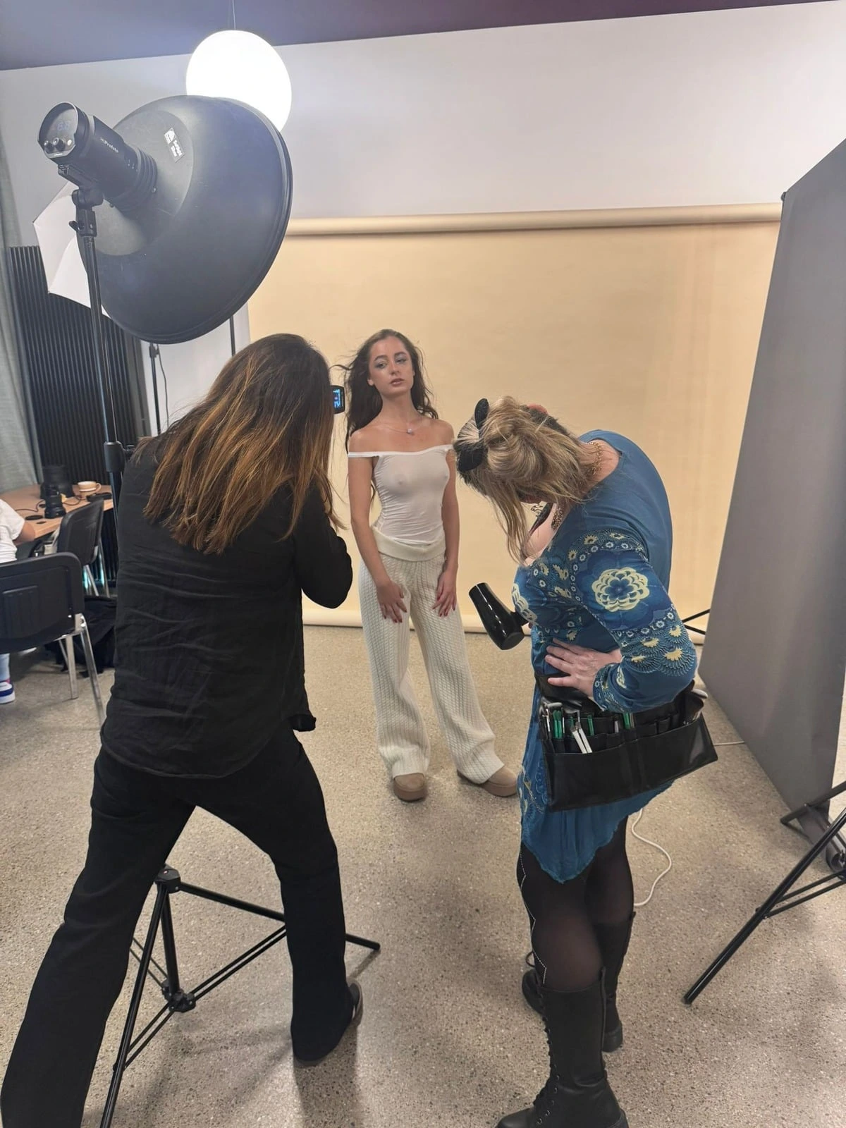 Vorbereitungen bei einem professionellen Fotoshooting